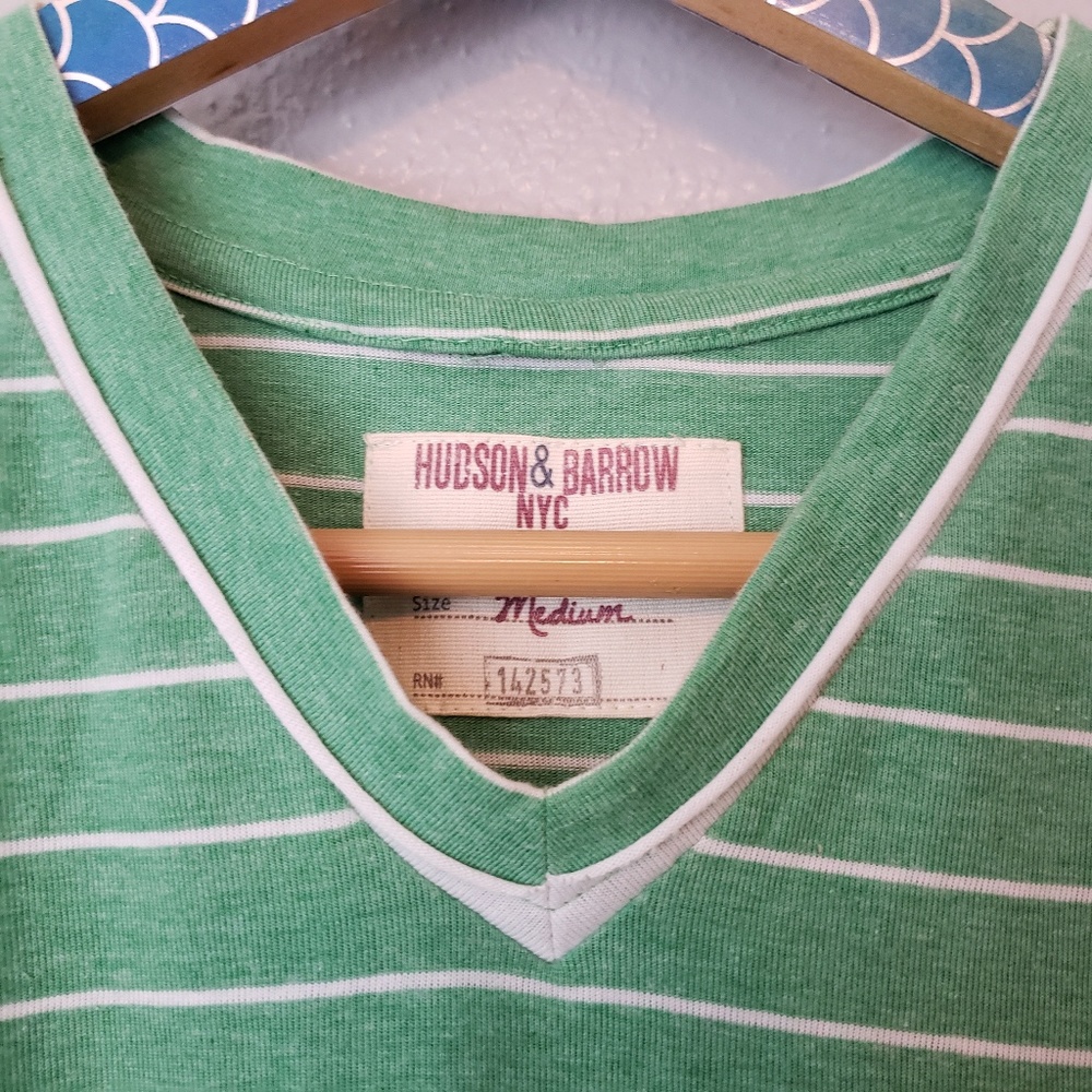 Hudson & Barrow NYC V Neck Green White Stripe Tee - Picture 3 of 5